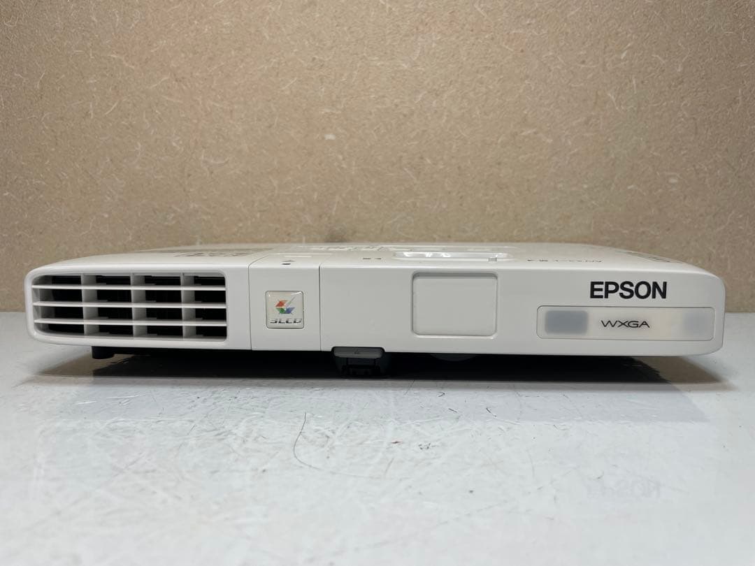 エプソン EB-1770W 超ポータブルプロジェクター。