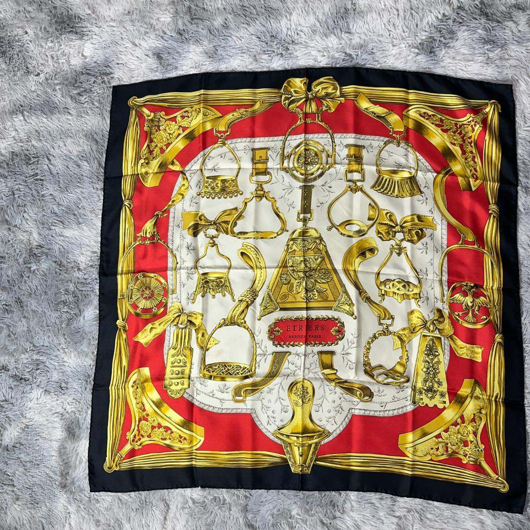 [大人気]　エルメス　HERMES　スカーフ　カレ90　ETRIERS　鎧柄