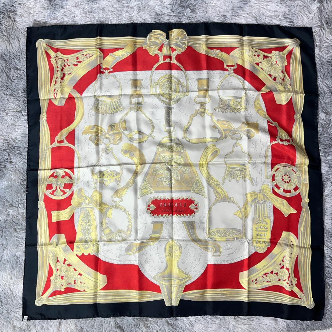 [大人気]　エルメス　HERMES　スカーフ　カレ90　ETRIERS　鎧柄