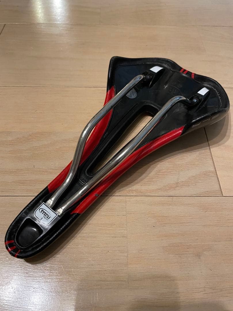 Selle Italia SLRチームエディション ブラック/レッド
