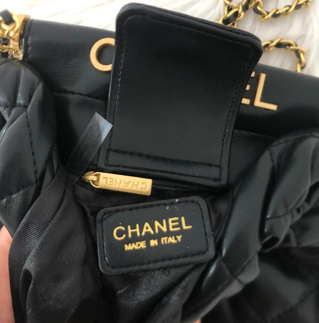 ブラック ショルダーバッグ レザー　多いロゴ　エレガント　女性　ノベルディー