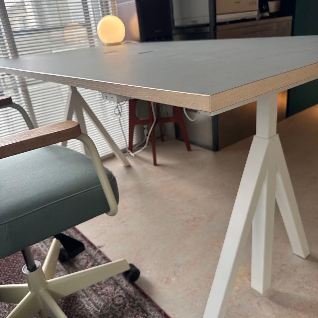 String Furniture 三脚型木製デスク　テーブル