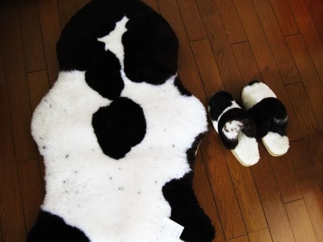 最終お値下げ～ブチ柄ムートンラグ（スリッパなし）　世界に一つ　玄関やソファーにも