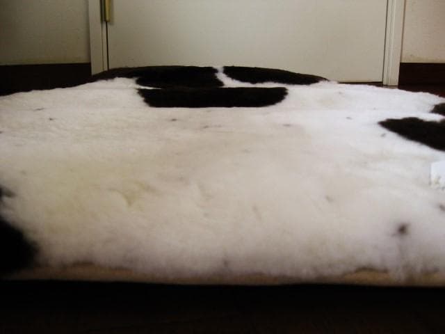 最終お値下げ～ブチ柄ムートンラグ（スリッパなし）　世界に一つ　玄関やソファーにも