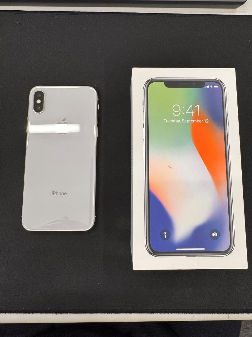 【美品】iPhoneX 256gb au SIMロックあり