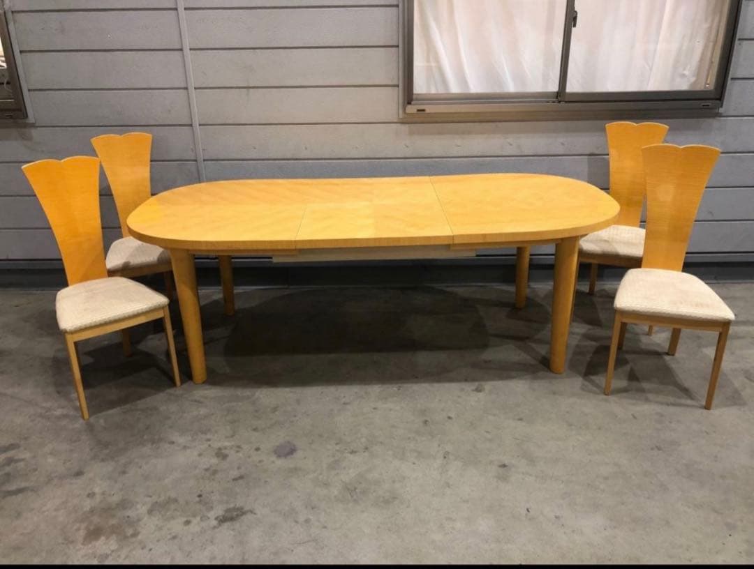 IDC大塚家具　バーズアイメープル　伸縮ダイニングテーブル