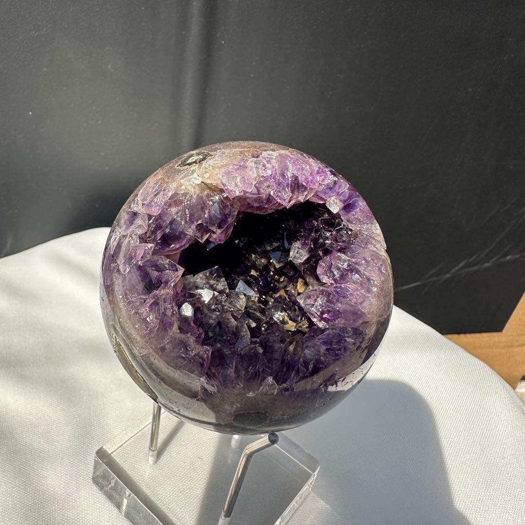 天然石アメジストの笑い口　置物　スフィアD.156