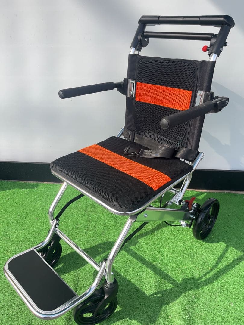 RAKU折りたたみ持ち運び易い介 助用車椅子