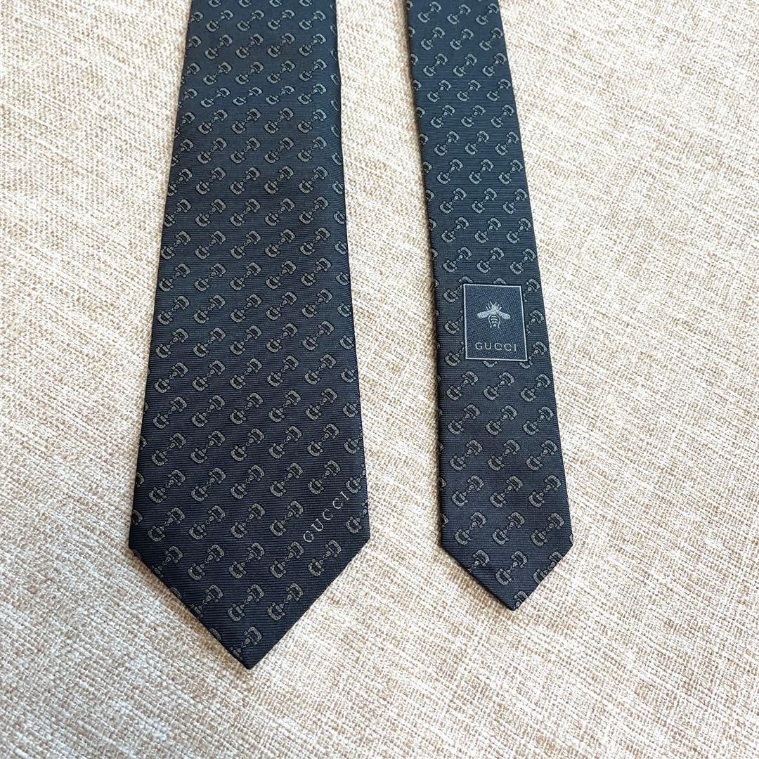 GUCCI チャコールグレー ホースビット 総柄 高級シルクネクタイ
