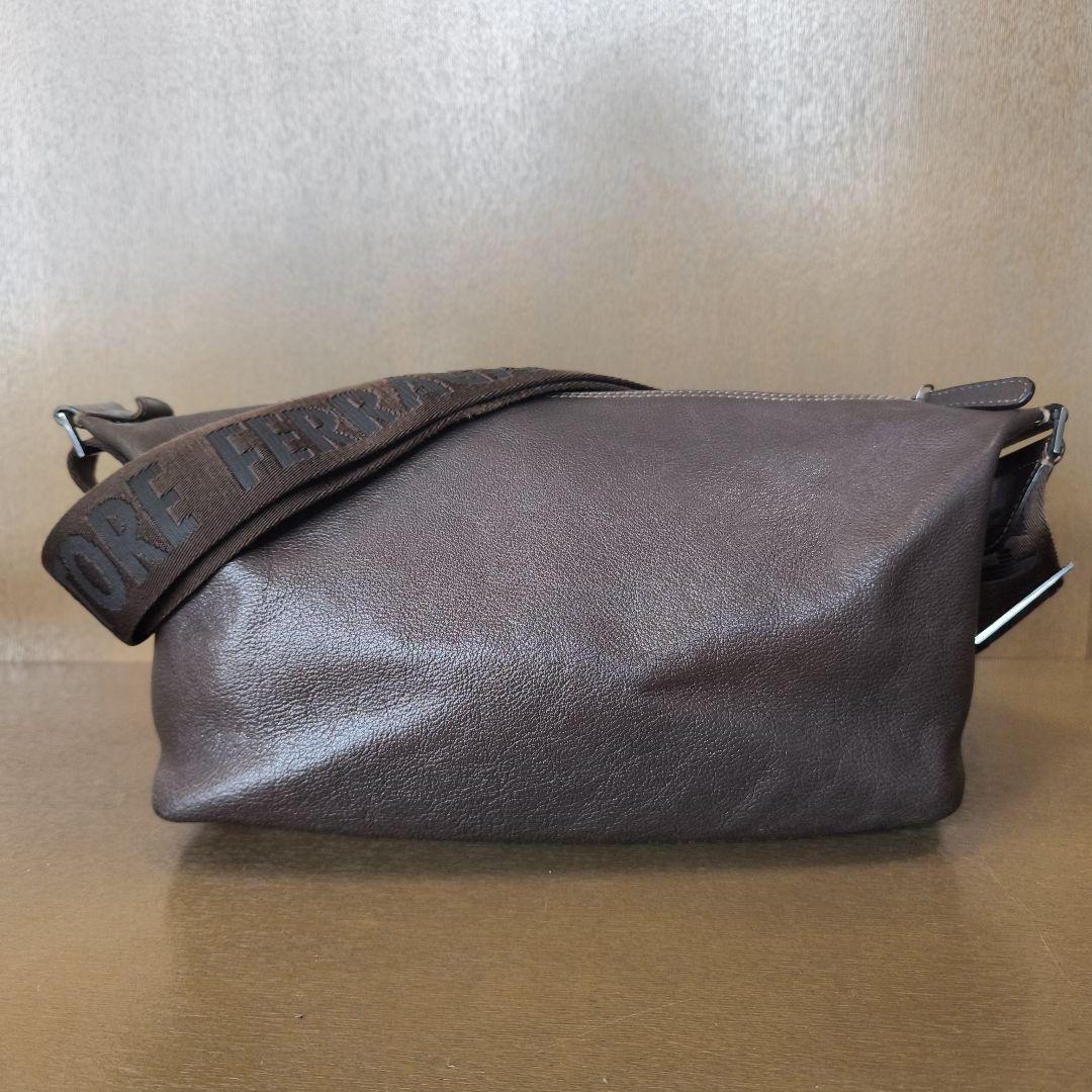 Salvatore Ferragamo メッセンジャーバッグ