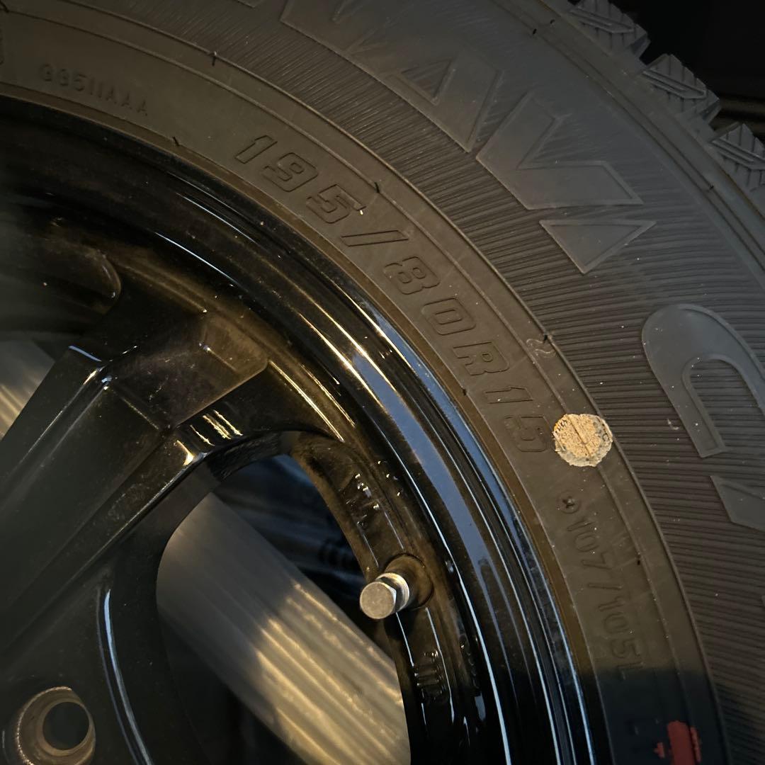 引取専用ハイエース用スタッドレスタイヤ 4本セット195/80R15