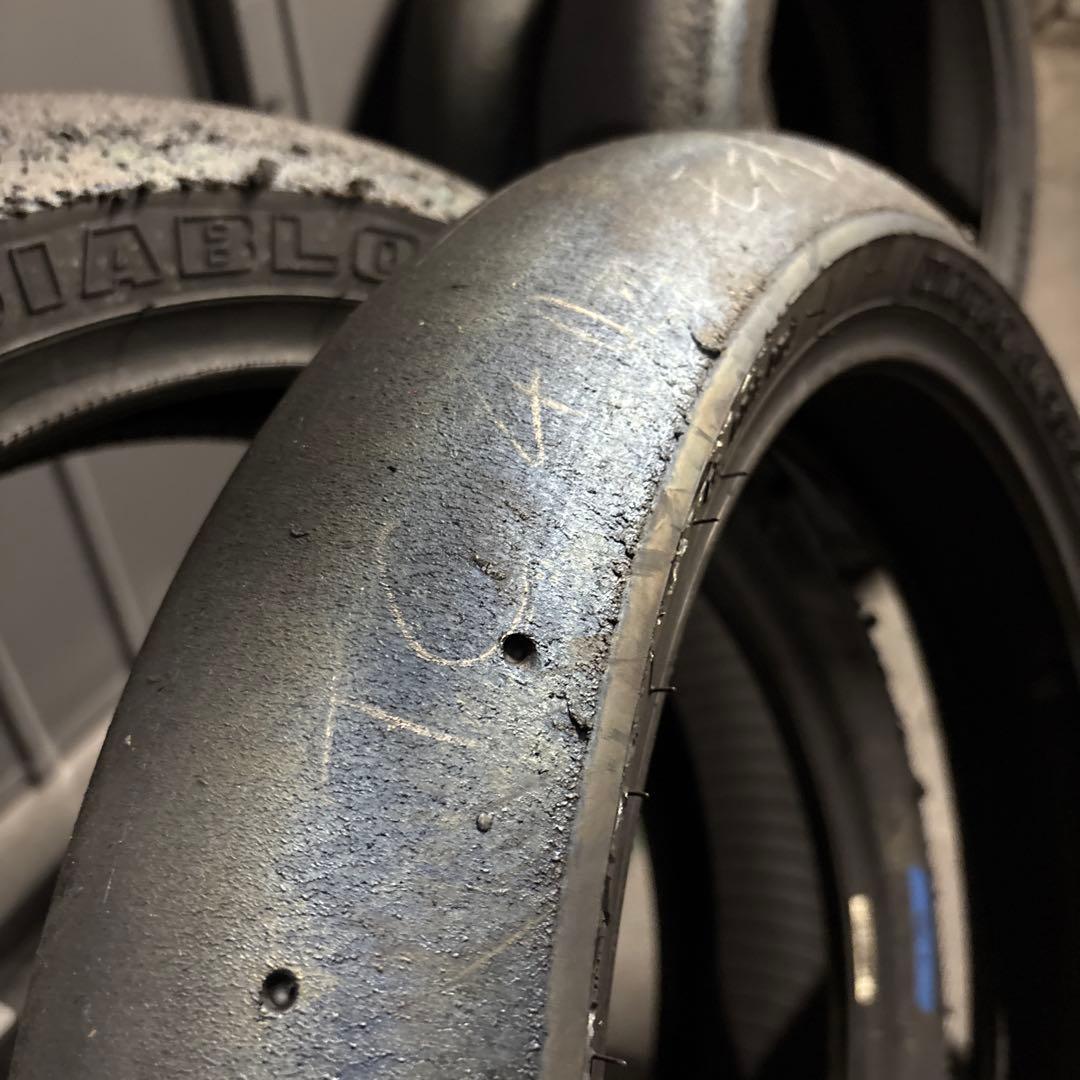 ピレリ　ディアブロスーパーバイク 110/70-R17 140/70-R17 ①