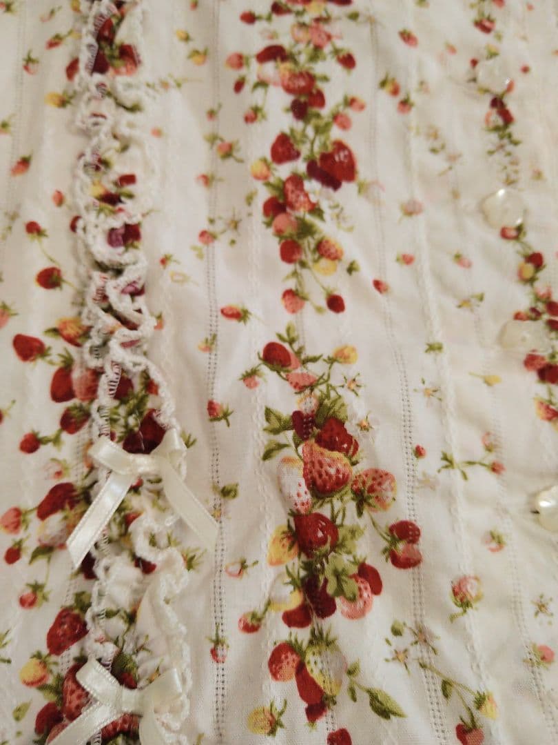 ピンクハウス　いちご柄　パフスリーブ　ブラウス