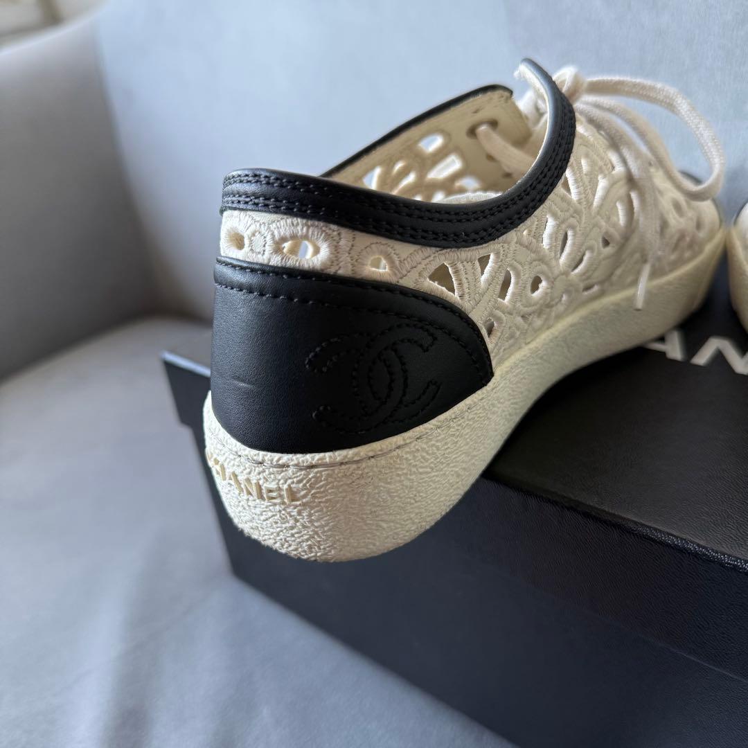 シャネル カメリア スニーカー レース ココマーク アイボリー 22.5cm