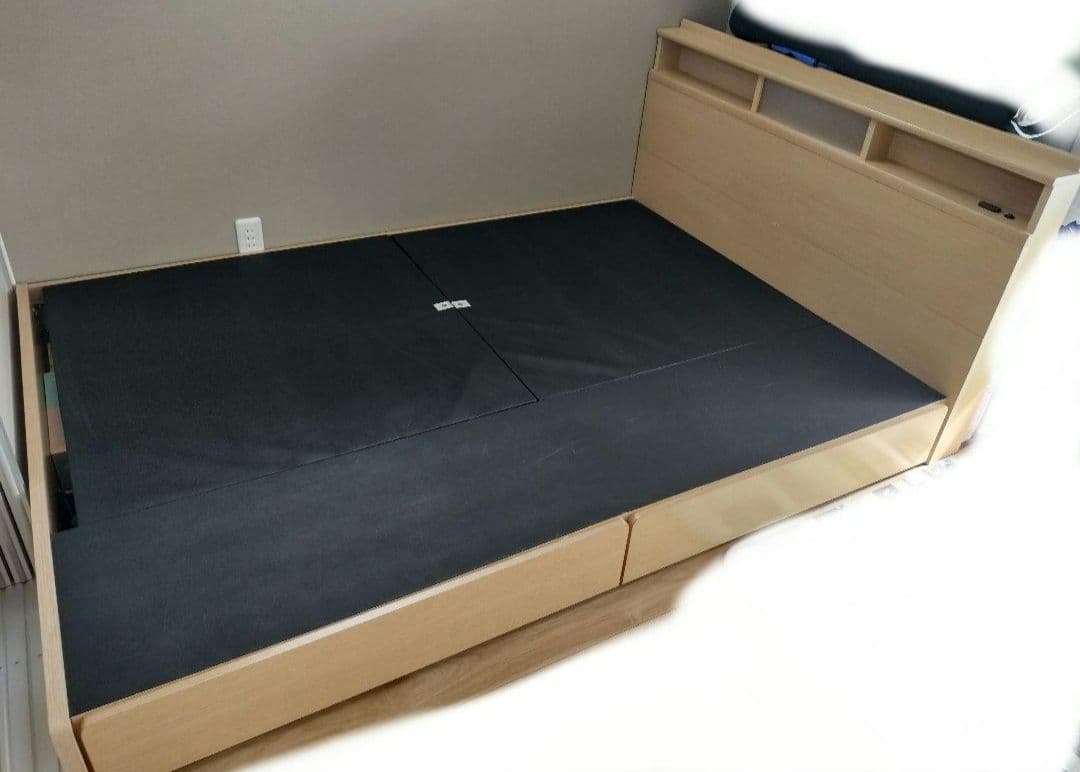 ダブルベッド　収納付き　ナチュラル　照明あり　コンセント付き