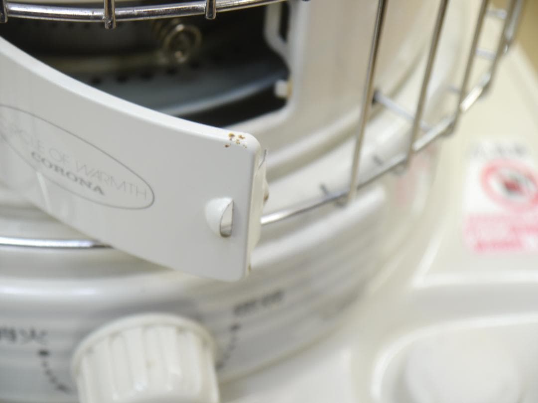 ◆送料無料◆2012年③◆コロナ　ホワイト 　石油ストーブ 　手動ダイヤル式