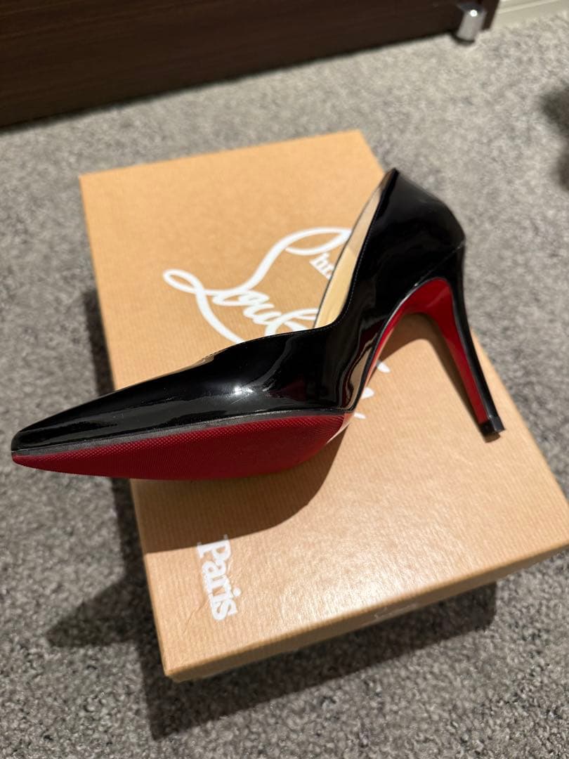 黒ブラック　エナメル パンプス ヒール　Christian Louboutin