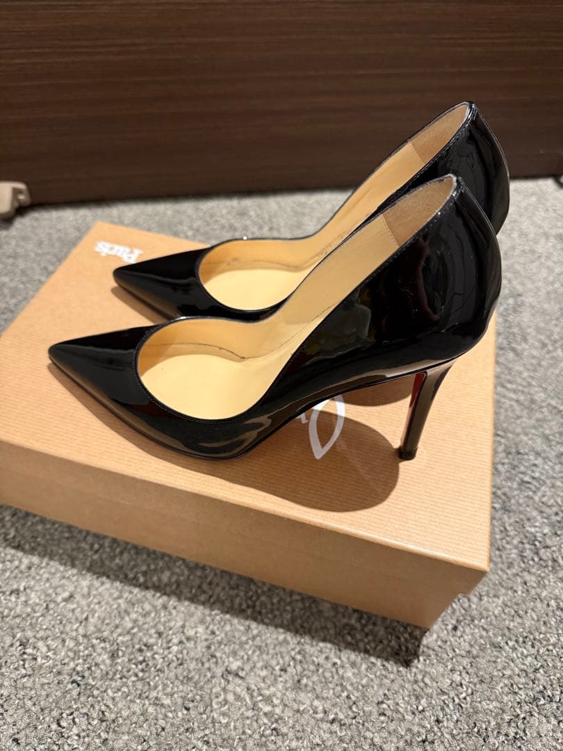 黒ブラック　エナメル パンプス ヒール　Christian Louboutin