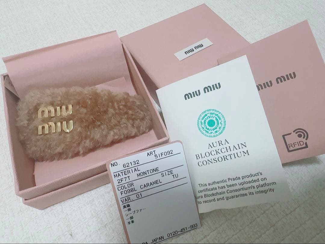 miu miu ミュウミュウ　シアリングヘアクリップ