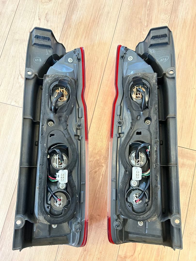 200系ハイエース トヨタ純正 テールライト