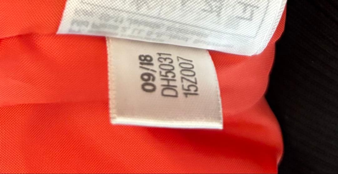 adidas トレフォイル刺繍ロゴ　ダブルジップ　中綿入りサイドライン　MA-1