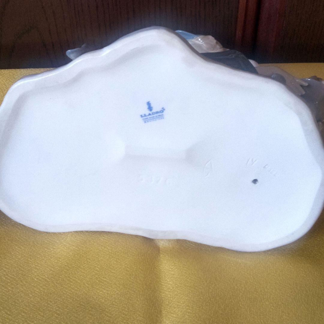 値下げしました リヤドロ・5376 この子はぼくの子犬 　　少し補修有り