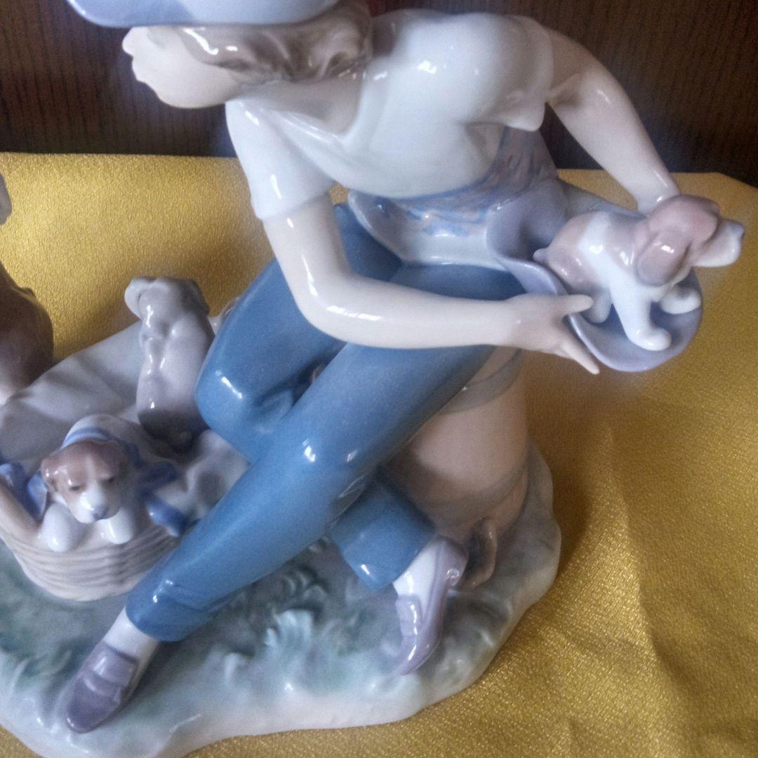 値下げしました リヤドロ・5376 この子はぼくの子犬 　　少し補修有り