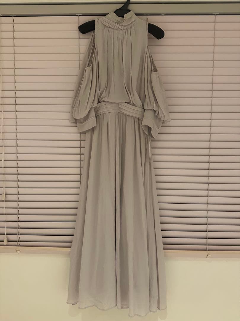 SNIDELコールドショルダーワンピース ライトグレー　新品　タグ付き