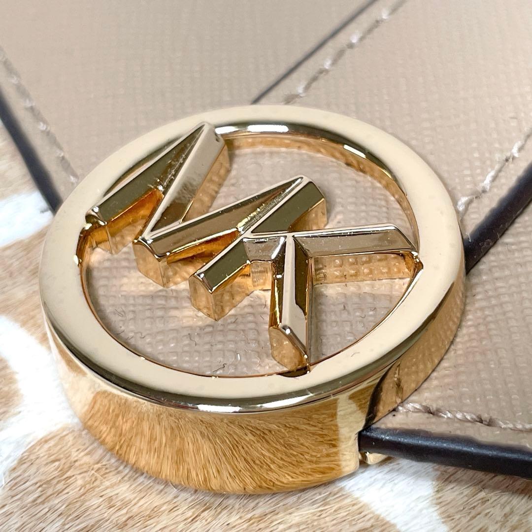 ちょっぴり大人なミニ財布✨MICHAEL KORS カルメン 二つ折り財布