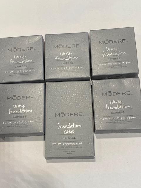 モデーア　ファンデーションアイボリー　5個　ファンデーションケース　1個