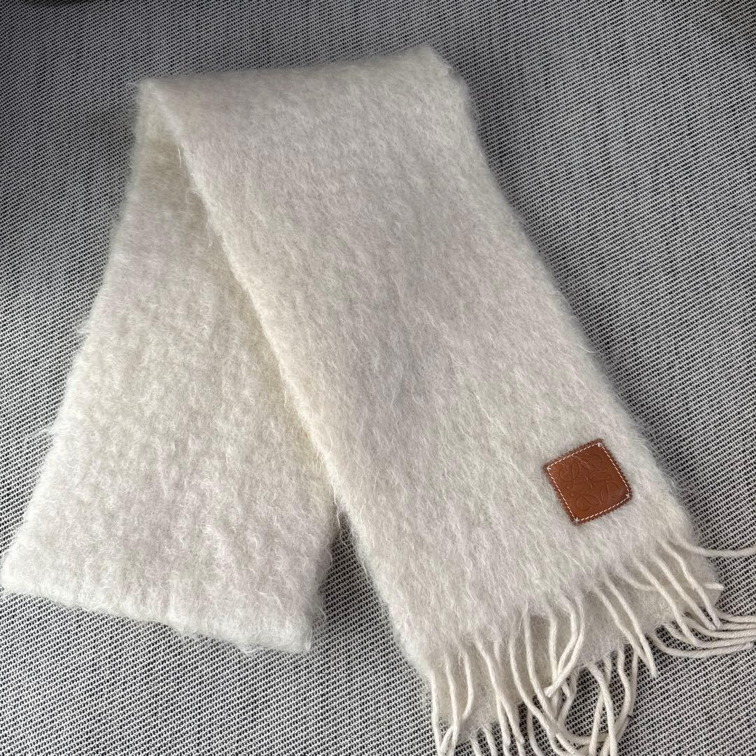 LOEWE アイボリー マフラー