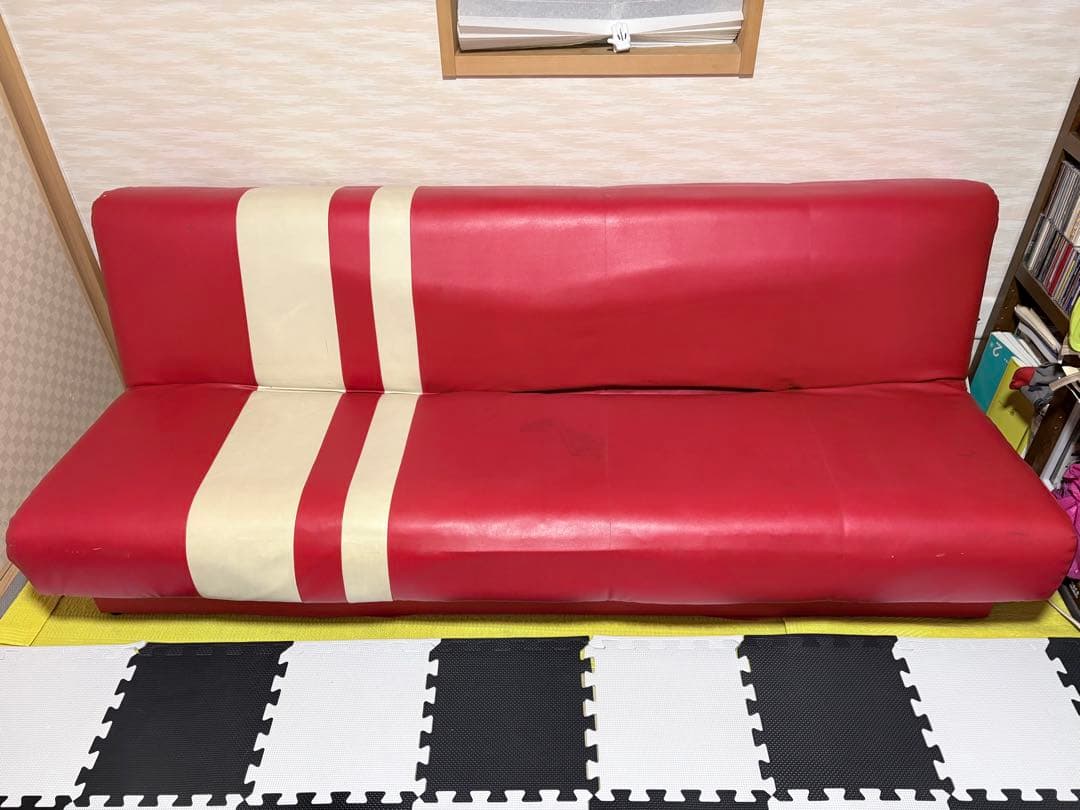 赤と白色のオシャレソファ・ソファベッド