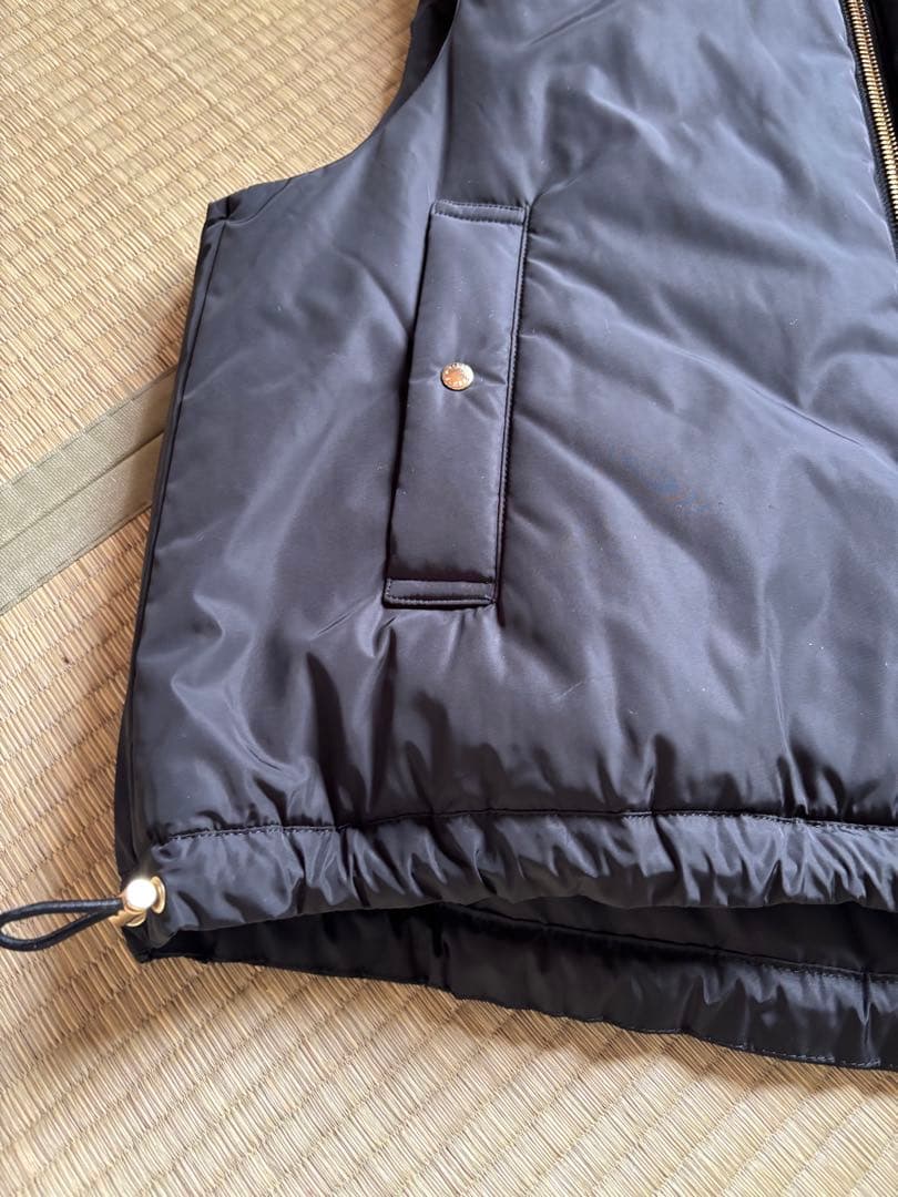 美品‼️オンワード　２３区　中綿ベスト ジップアップ　黒38サイズ