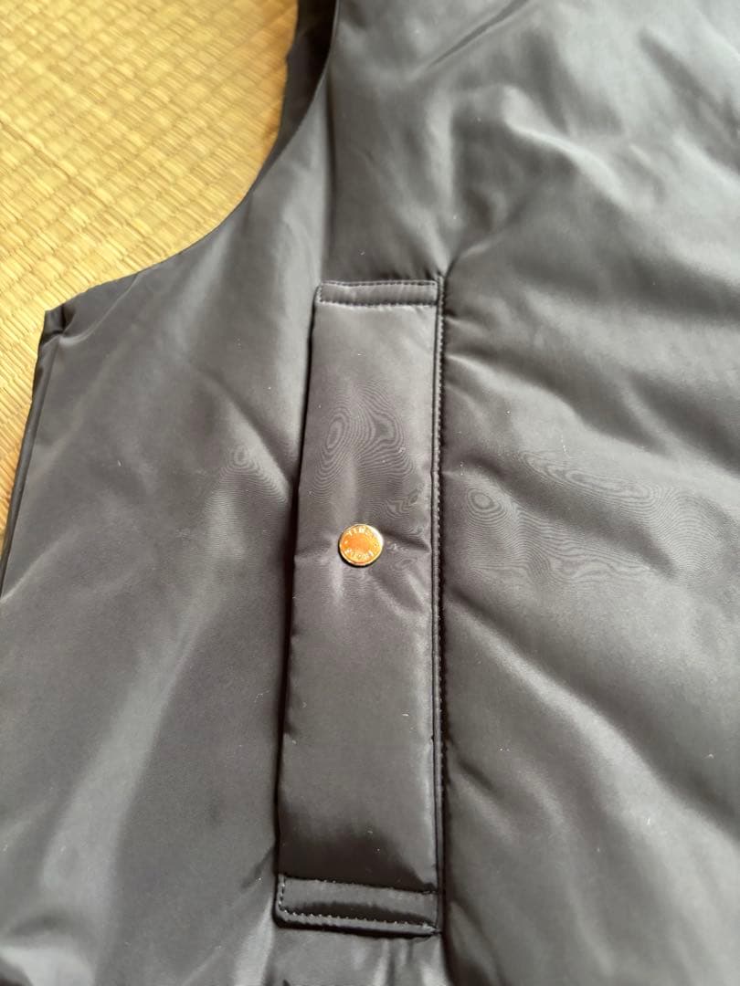 美品‼️オンワード　２３区　中綿ベスト ジップアップ　黒38サイズ