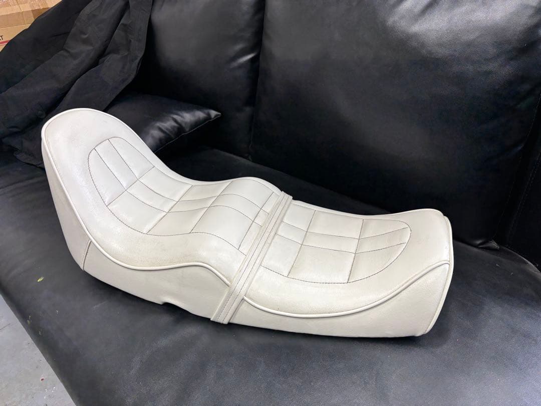 SUZUKI ホワイトレザーシート GT380 550