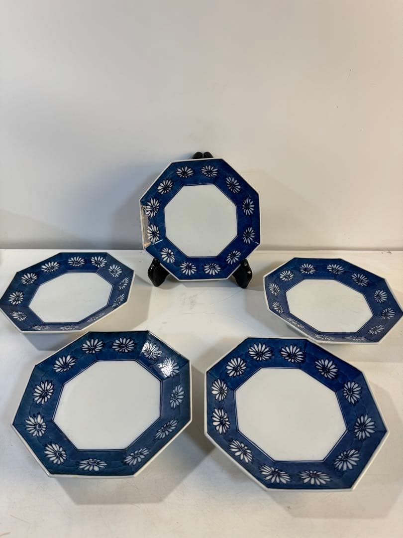 源右衛門 珍しい柄です 直径18cm 八角皿 五枚 まとめ 色絵花紋 染付