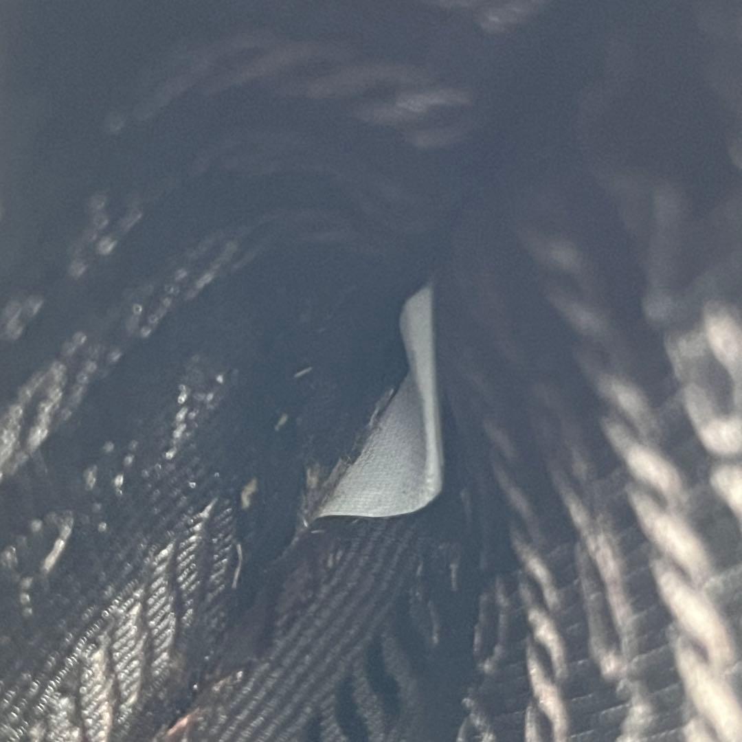 美品・希少モデル プラダ ケース 三角ロゴ 白タグあり サフィアーノレザー