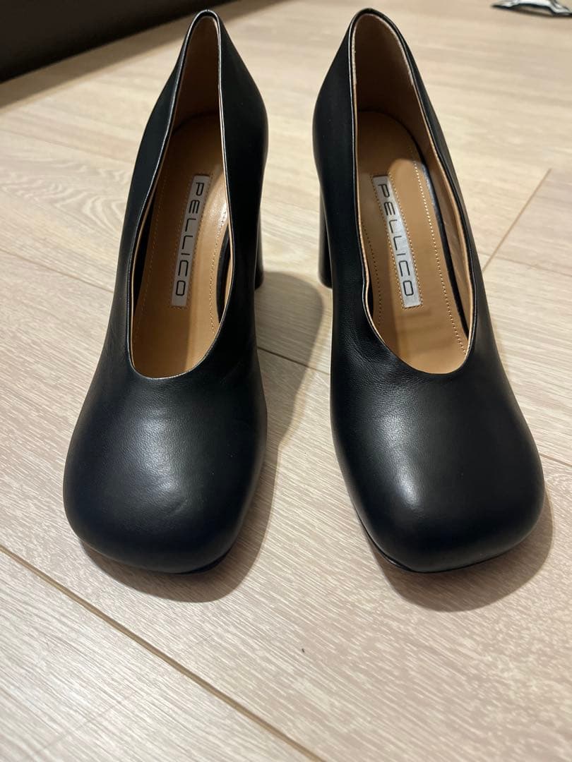 PELLICO（ペリーコ）のスクエアトゥヒールパンプス