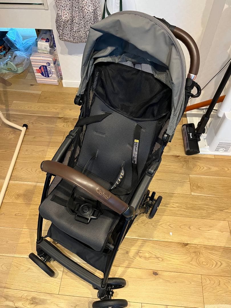 Combi 折りたたみベビーカー　ロシェグレー