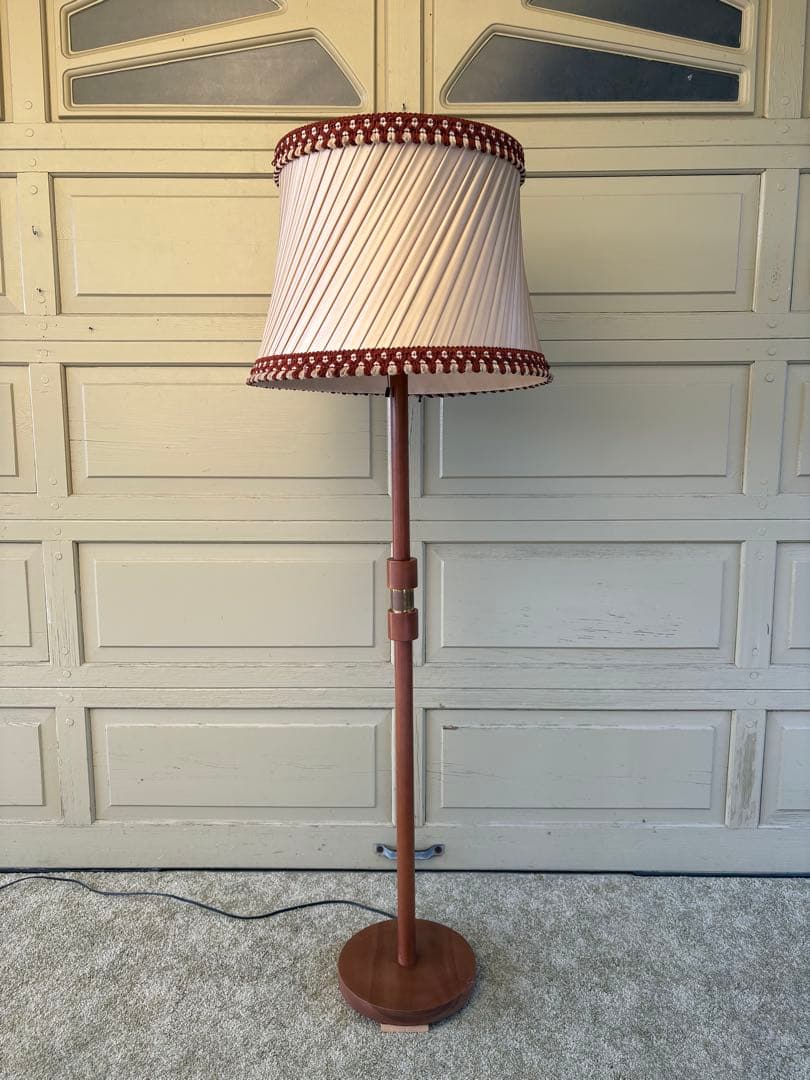 【ちーちゃん】木製フロアスタンドランプ プリーツシェード付き