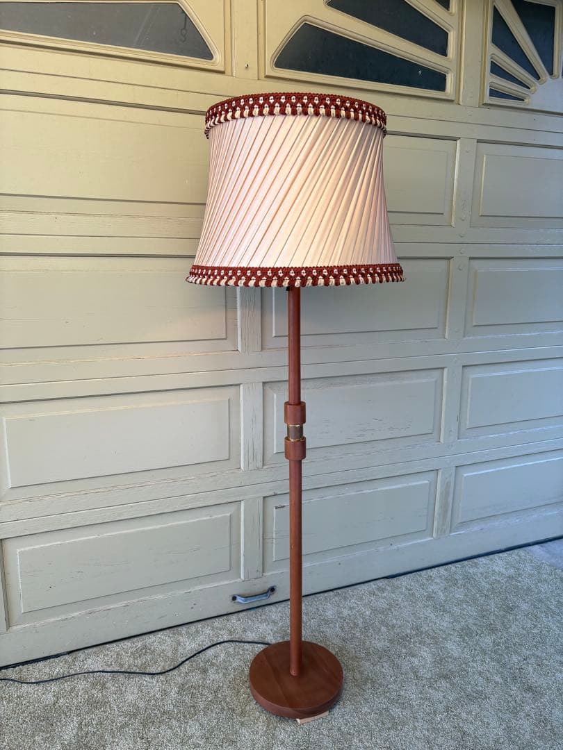 【ちーちゃん】木製フロアスタンドランプ プリーツシェード付き