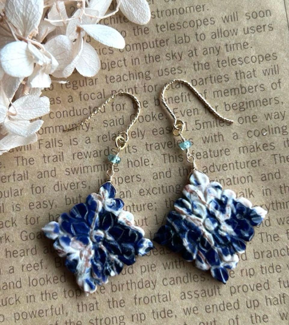 ソーダライトロンバスカービング＆ブルージルコンのピアス他　14kgf