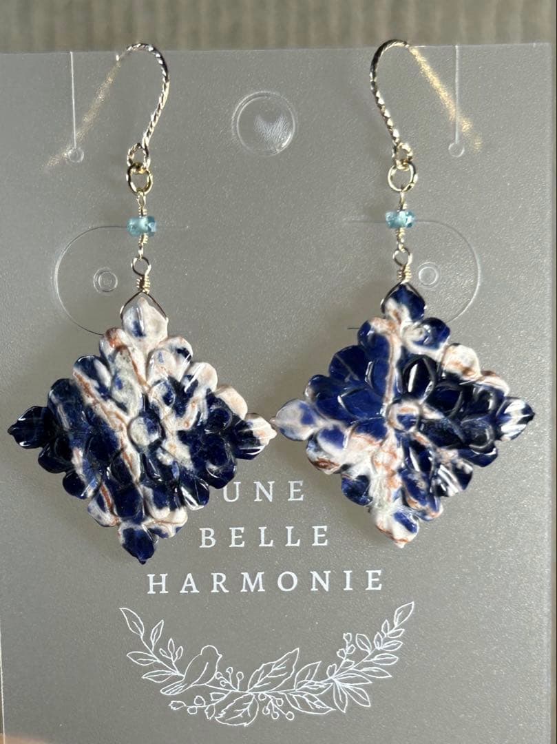 ソーダライトロンバスカービング＆ブルージルコンのピアス他　14kgf