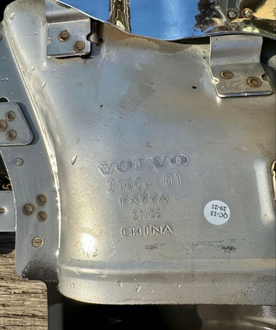 ボルボV60 純正 ダブルー体型テールパイプデイフューザー　マフラーカッター