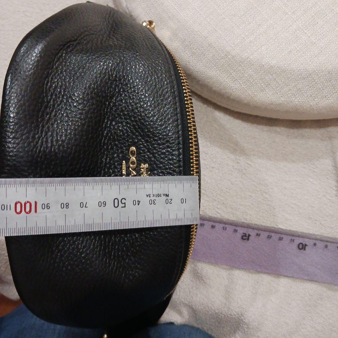 COACHブラックレザー ボディバッグ ゴールドジッパー