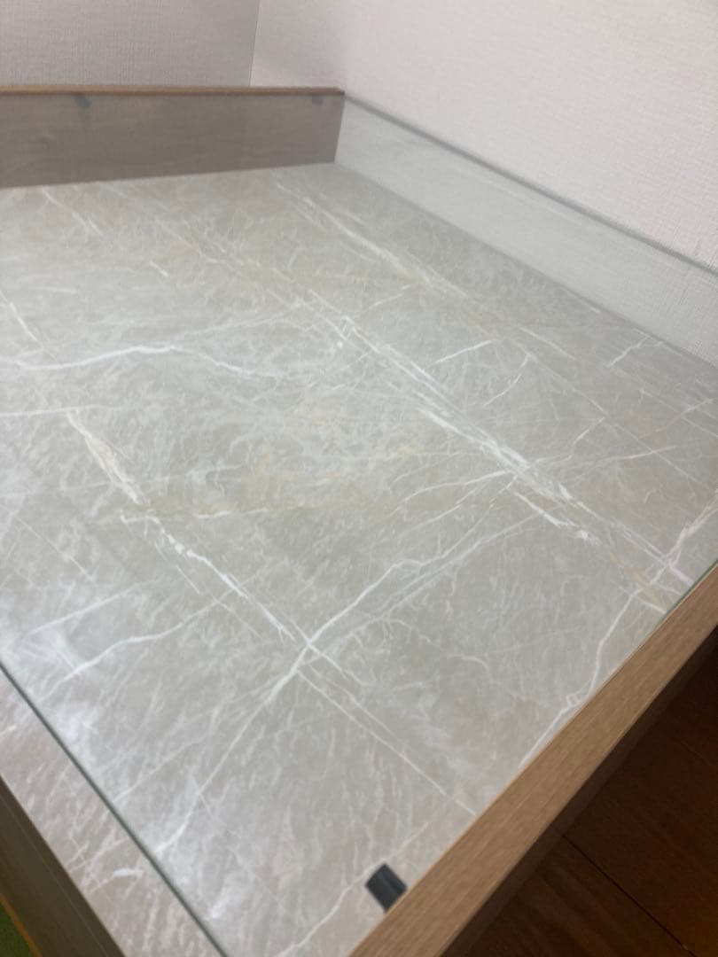 LOWY ロウヤ　木製センターテーブル　ガラス天板　ストーン調