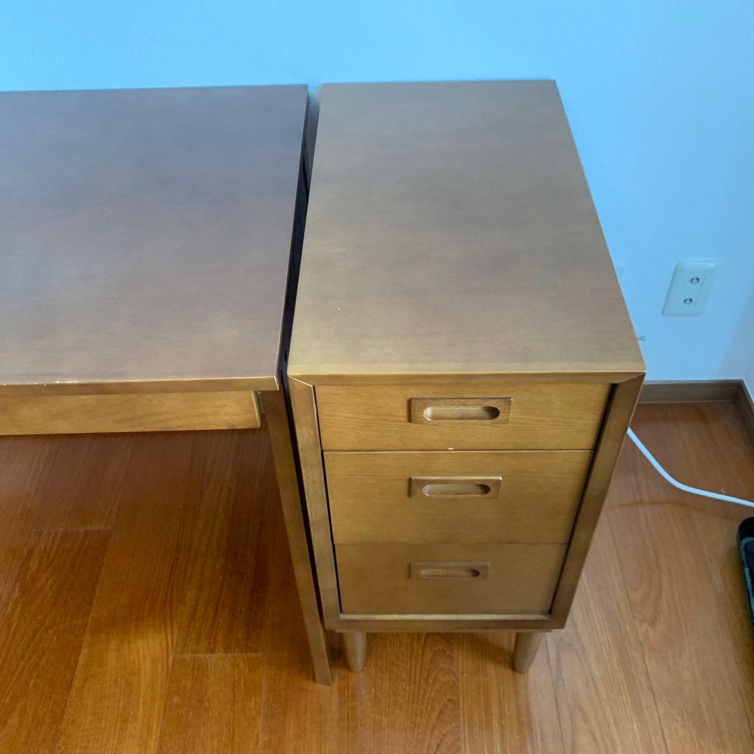 カリモク60 3段引き出し付きチェスト