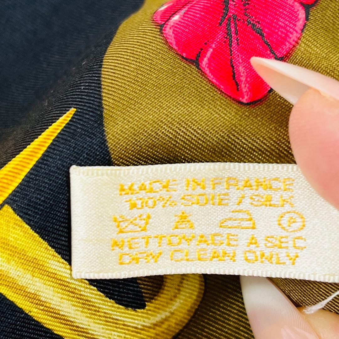 【美品】Cartier　カルティエ　エレファント　シルクスカーフ ゴールド 箱付