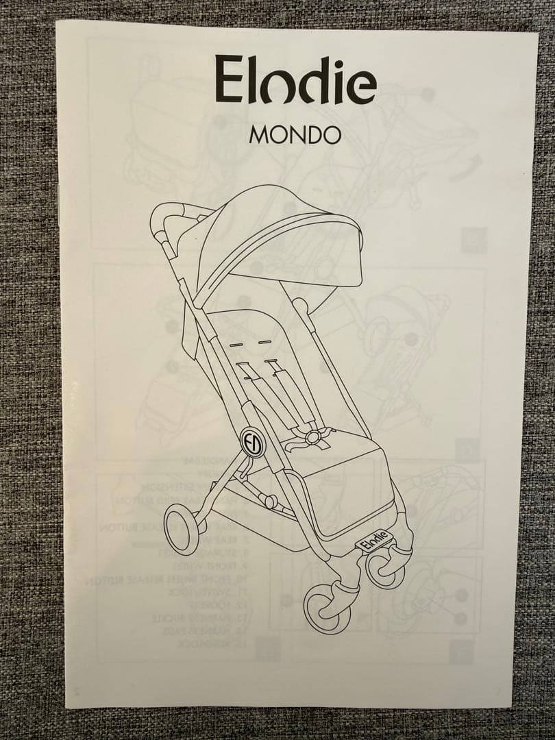 折りたたみ式グレーのベビーカー