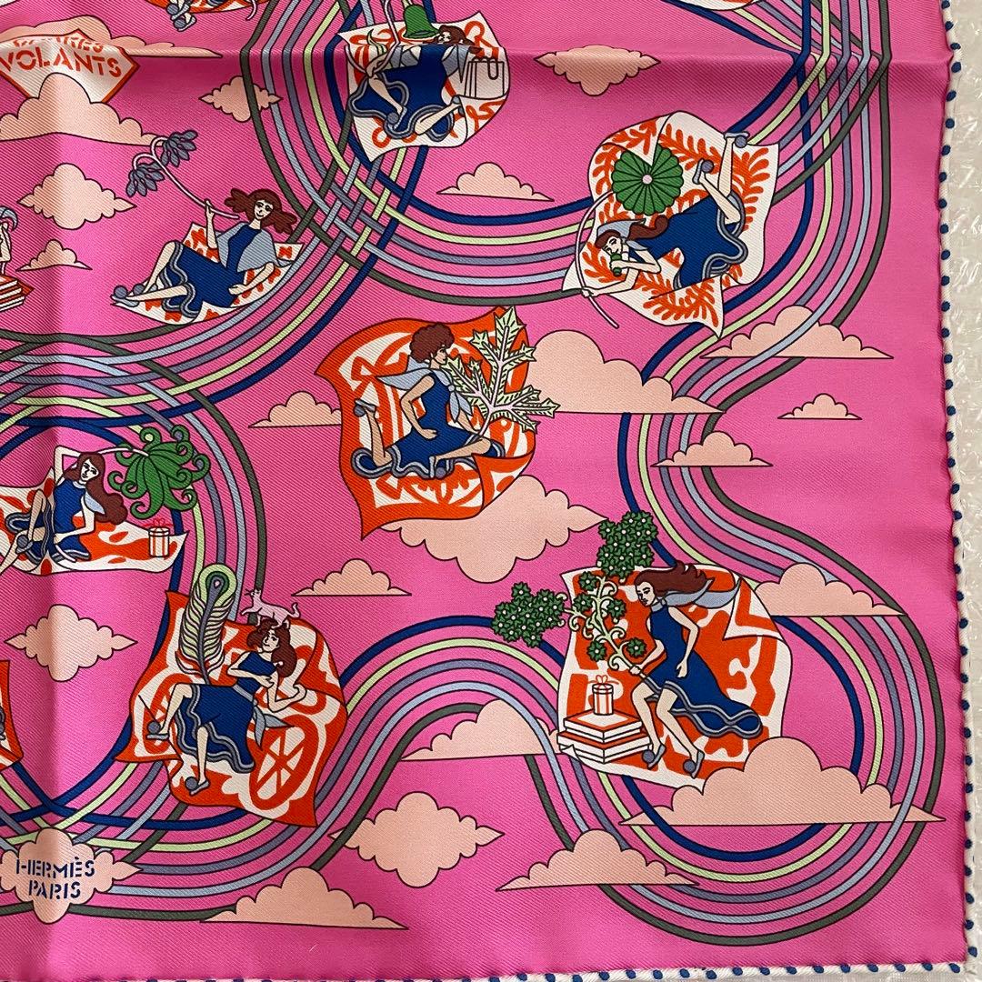 エルメス　ガヴロッシュ 45《空飛ぶカレ》 ￥45,100 スカーフ　ピンク